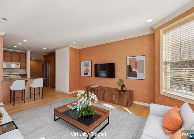 Property at 1108 Pointe Gate Dr #1108, Livingston, NJ 07039, 2 beds, 2.5 baths