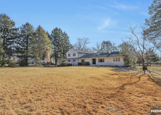 Property at 919 Colonial Rd, Franklin Lakes, NJ 07417, 4 beds, 3 baths