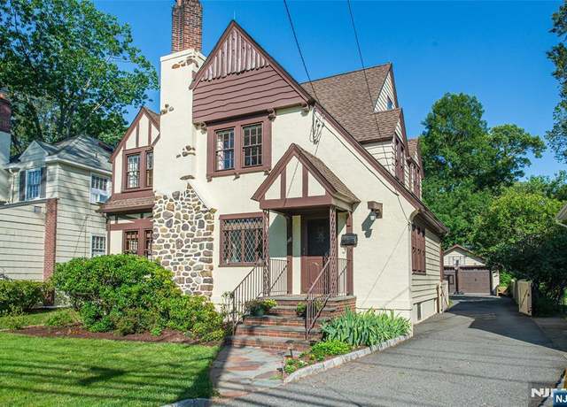 Property at 148 Smull Ave, West Caldwell, NJ 07006, 4 beds, 1.5 baths