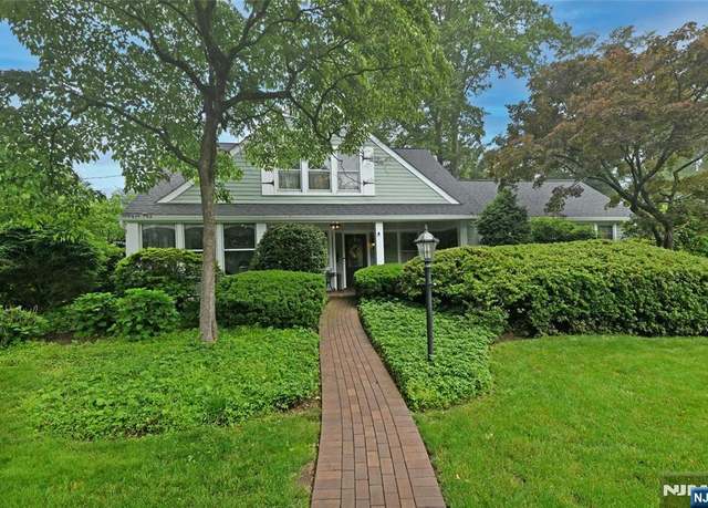 Property at 455 Summit Ave, Oradell, NJ 07649, 4 beds, 3.5 baths