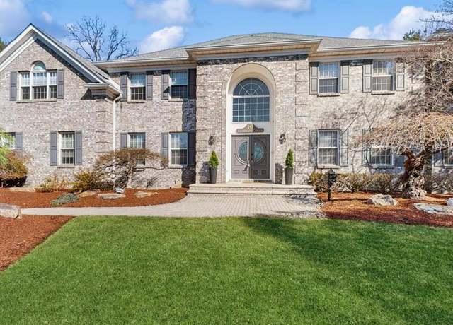 Property at 19 Hubbard Ct, Allendale, NJ 07401, 5 beds, 3.5 baths