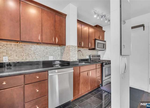 Property at 500 Linwood Dr Unit 5H, Fort Lee, NJ 07024, 1 bath