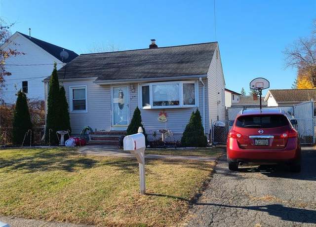 Property at 324 Lincoln Ave, Elmwood Park, NJ 07407, 2 beds, 1 bath