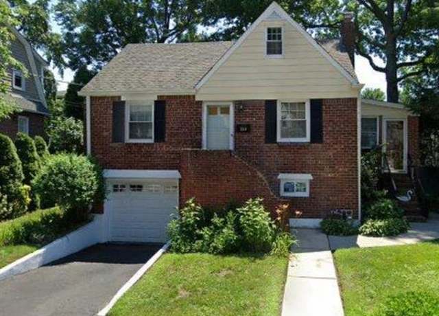 Property at 264 Beverly Hills Rd, Fort Lee, NJ 07024, 4 beds, 1.5 baths