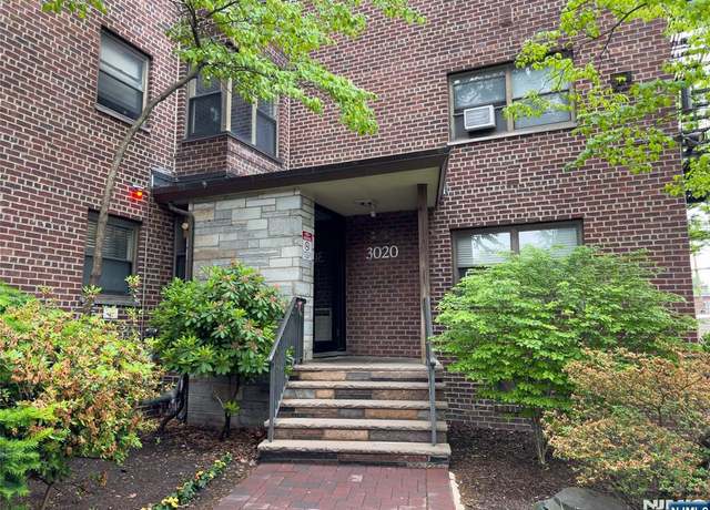 Property at 3020 Edwin Ave Unit 4D, Fort Lee, NJ 07024, 1 bath