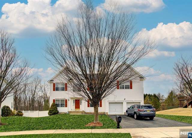 Property at 882 Walnut Pl, Jefferson Township, NJ 07849, 4 beds, 2.5 baths