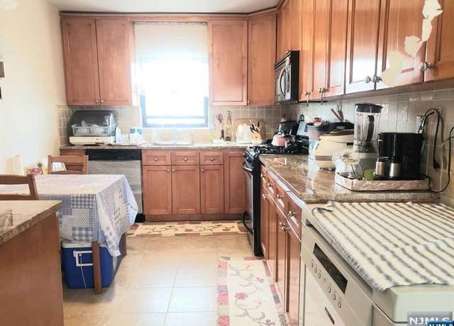 Property at 2169B N Central Rd, Fort Lee, NJ 07024, 1 bed, 1 bath