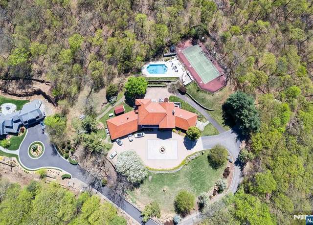 Property at 912 Cherokee Ln, Franklin Lakes, NJ 07417, 8 beds, 5.5 baths