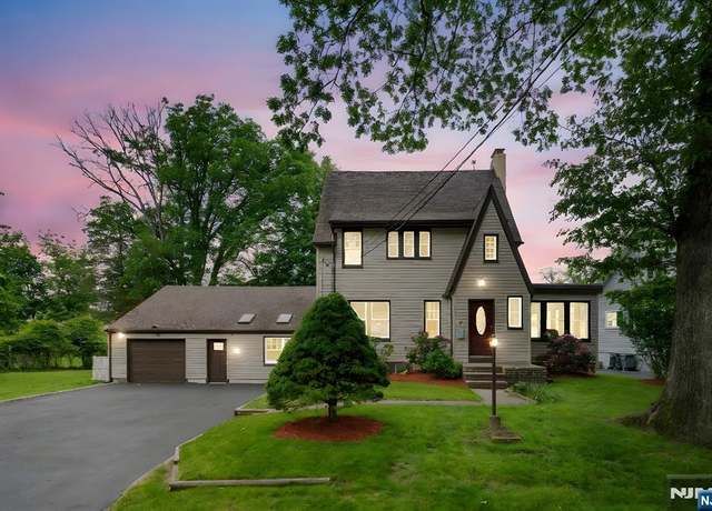 Property at 41 Oakland Ave, Westwood, NJ 07675, 4 beds, 3.5 baths