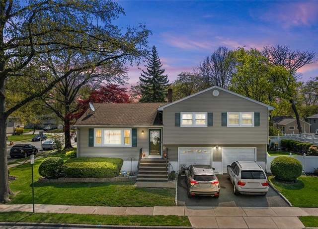 Property at 71 Dalebrook Rd, Bloomfield, NJ 07003, 3 beds, 2.5 baths