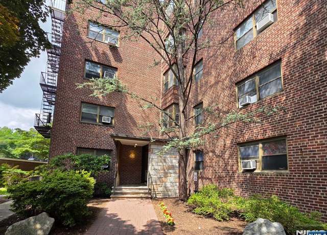 Property at 411 Park Pl Unit 4D, Fort Lee, NJ 07093, 1 bath