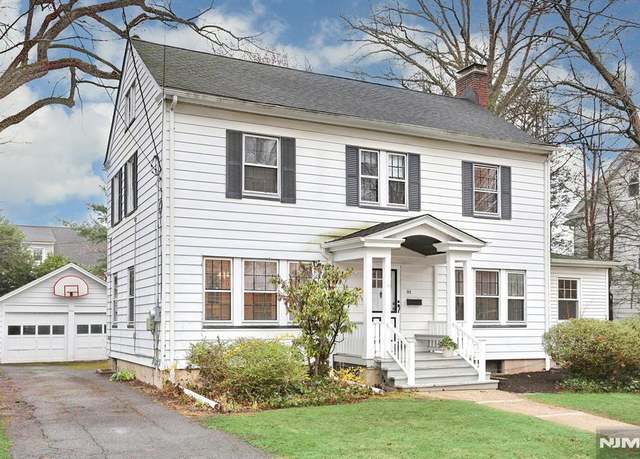 Property at 92 Oakland Rd, Maplewood, NJ 07040, 3 beds, 1.5 baths