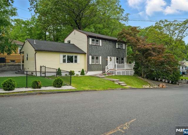 Property at 52 Condict Rd, Roxbury Township, NJ 07850, 3 beds, 1.5 baths