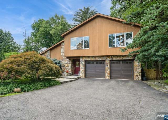 Property at 5 Ridge Ct, Hillsdale, NJ 07642, 5 beds, 3 baths