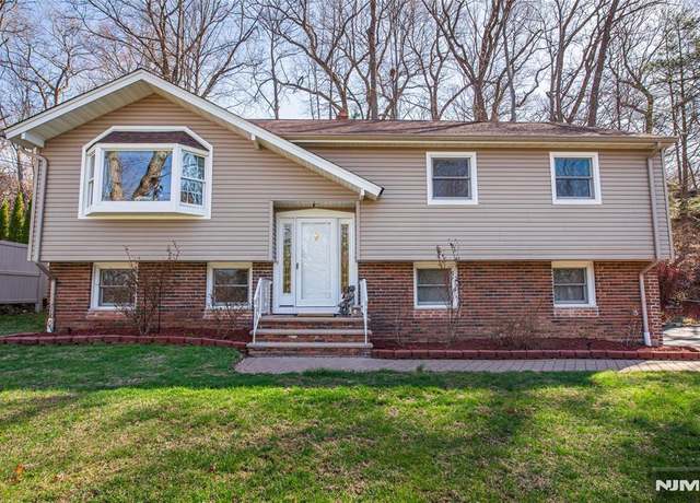 Property at 29 Cedar Rd, Ringwood, NJ 07456, 3 beds, 1.5 baths