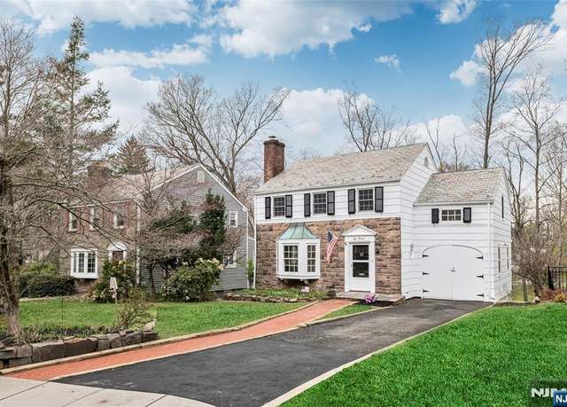Property at 115 Hillside Ave, West Caldwell, NJ 07006, 3 beds, 1.5 baths