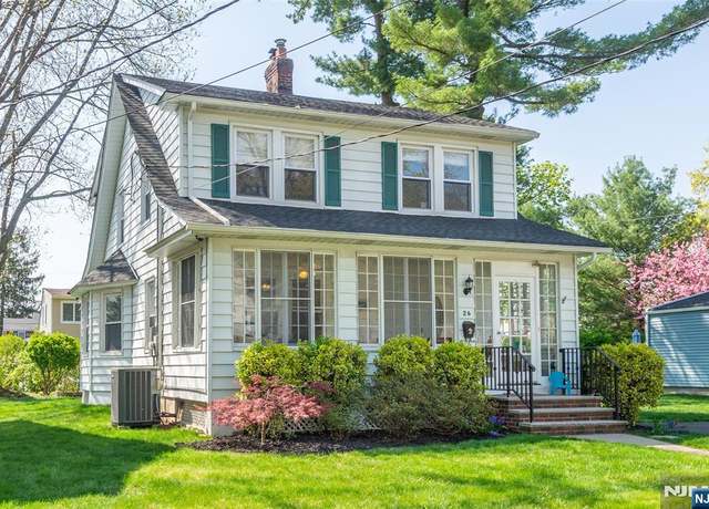 Property at 26 Warren Rd, Fair Lawn, NJ 07410, 3 beds, 1.5 baths