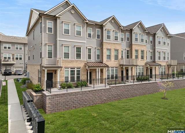 Property at 4 Arnold Dr #5302, Wood Ridge, NJ 07075, 3 beds, 2 baths