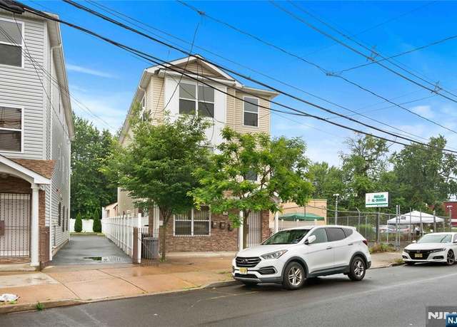 Property at 578-580 11th St, Newark, NJ 07103, 9 beds, 6 baths