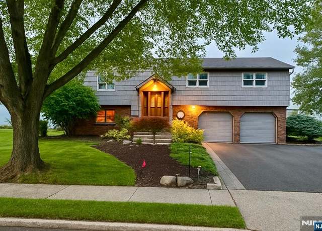 Property at 104 Trinity Ct, Paramus, NJ 07652, 4 beds, 3 baths