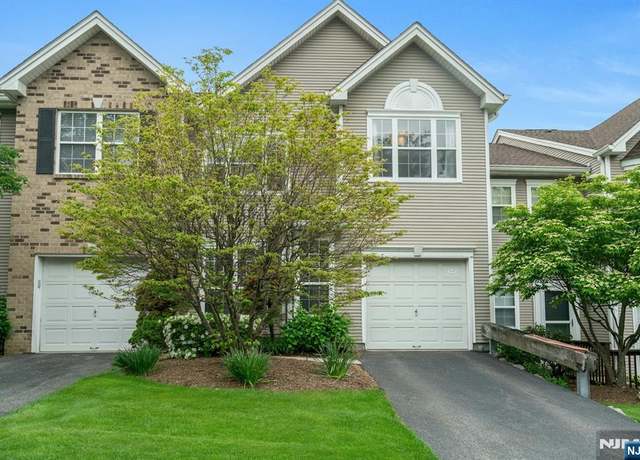 Property at 559 Adirondack Ct, Mahwah, NJ 07430, 3 beds, 2.5 baths