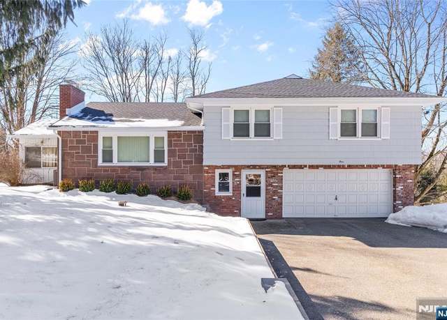 Property at 4 Rolling Ridge Rd, Upper Saddle River, NJ 07458, 5 beds, 3 baths
