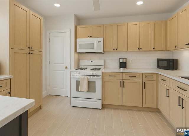 Property at 800 Grand Ave, Leonia, NJ 07605, 3 beds, 1.5 baths