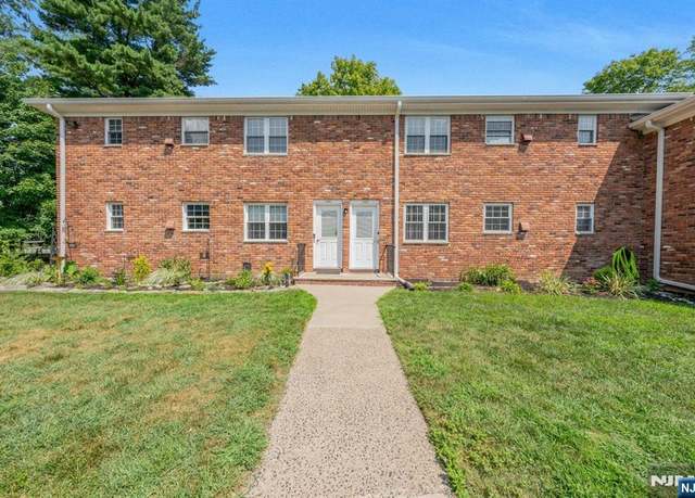 Property at 1309 Valley Rd Unit B, Wayne, NJ 07470, 2 beds, 1.5 baths