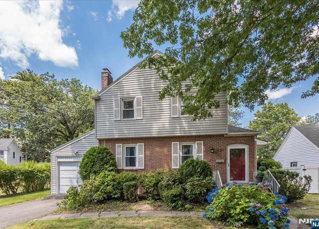 Property at 699 Kent Ave, Teaneck, NJ 07666, 4 beds, 2.5 baths