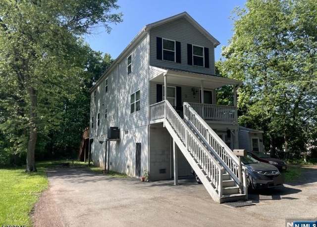 Property at 42 Riverlawn Dr, Wayne, NJ 07470, 4 beds, 4 baths