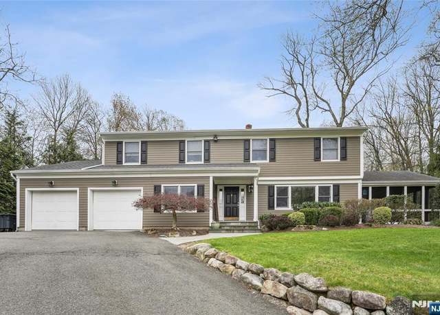 Property at 34 Glenmere Ter, Mahwah, NJ 07430, 4 beds, 2.5 baths