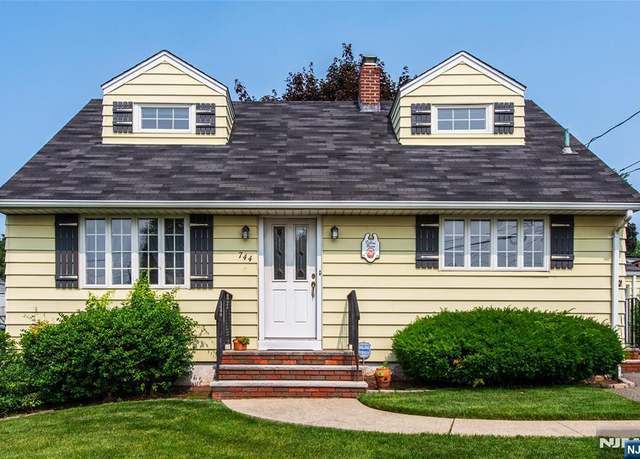 Property at 744 9th St, Carlstadt, NJ 07072, 4 beds, 1 bath