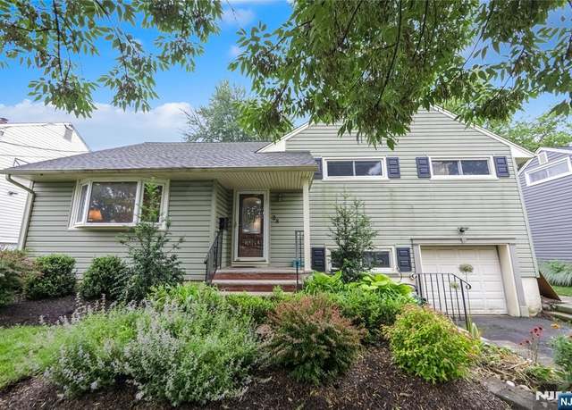 Property at 28 Urma Pl, Bloomfield, NJ 07003, 3 beds, 2 baths