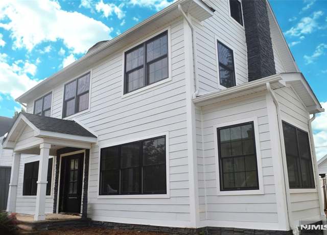 Property at 4 Warren Pl, Montclair, NJ 07042, 4 beds, 5 baths