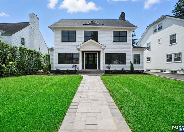 Property at 4 Warren Pl, Montclair, NJ 07042, 4 beds, 5 baths