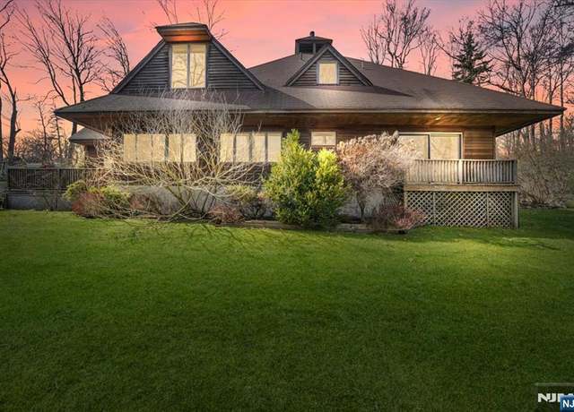 Property at 1 Lookout Rd, Tuxedo Park, NY 10987, 4 beds, 3 baths