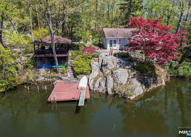 Property at 60 Leach Dr, Bloomingdale, NJ 07403, 2 beds, 2 baths