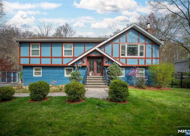 Property at 320 Stonetown Rd, Ringwood, NJ 07456, 3 beds, 2.5 baths