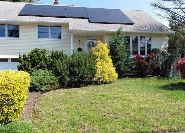 Property at 43 Carol Pl, Bloomfield, NJ 07003, 3 beds, 3 baths