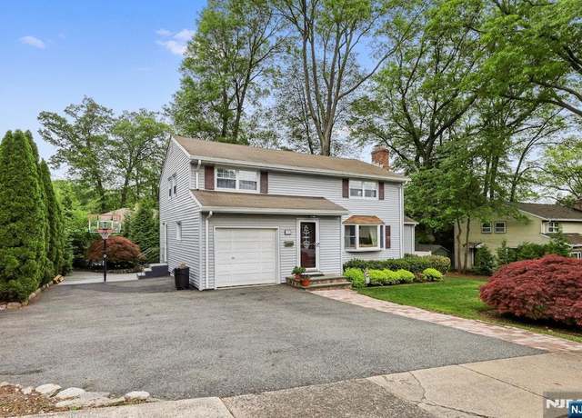 Property at 147 Lincoln Pl, Waldwick, NJ 07463, 4 beds, 1.5 baths
