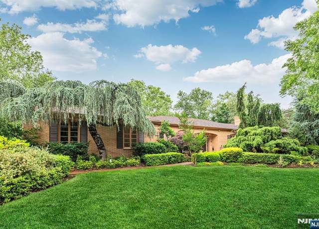 Property at 8 Clearwater Dr, Ho-ho-kus, NJ 07423, 3 beds, 4.5 baths