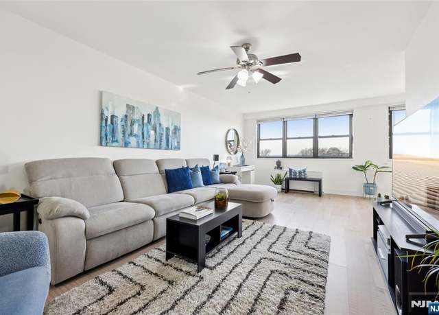 Property at 1225 Kennedy Blvd #304, Bayonne, NJ 07002, 1 bed, 1 bath