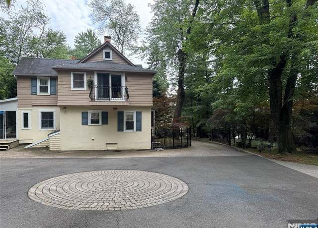 Property at 260 Glen Ave, Midland Park, NJ 07432, 3 beds, 3 baths