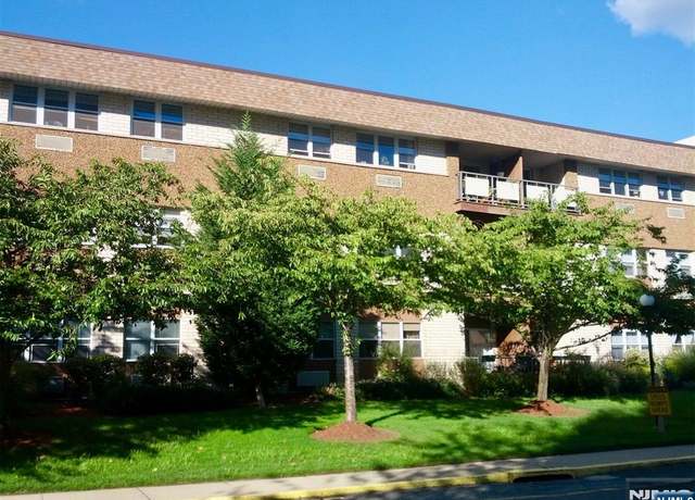 Property at 1111 River Rd Unit E17, Edgewater, NJ 07020, 2 beds, 2 baths