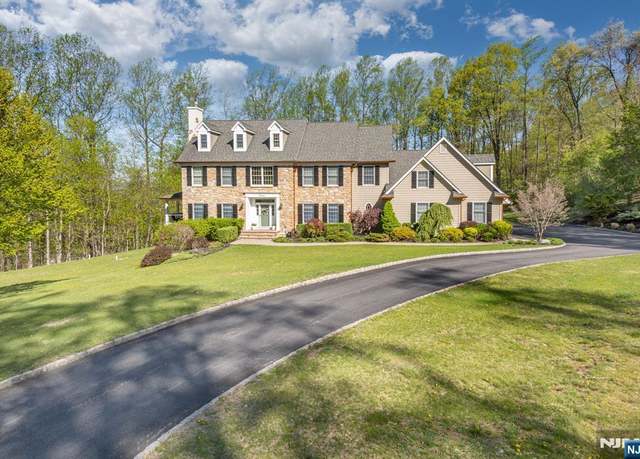 Property at 14 Jenny Ln, Sussex, NJ 07461, 4 beds, 3.5 baths