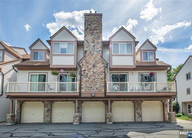 Property at 117 Woods Edge Dr, Roxbury Township, NJ 07876, 2 beds, 1.5 baths