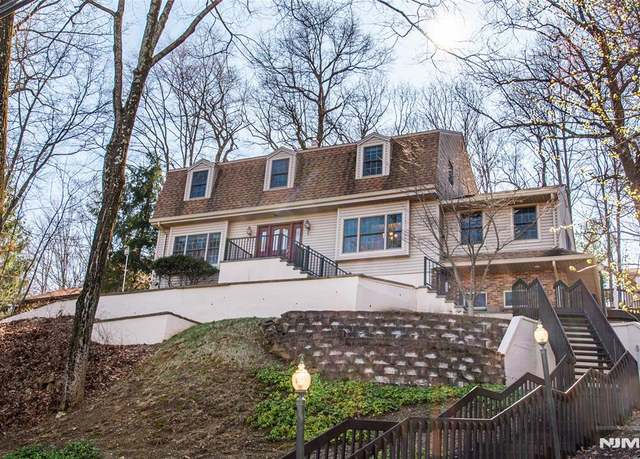 Property at 129 Hemlock Rd, Pompton Lakes, NJ 07442, 3 beds, 2.5 baths