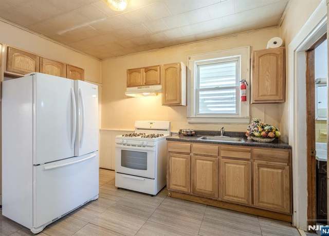 Property at 77 Merchant St, Newark, NJ 07105, 3 beds, 1 bath