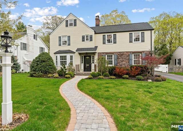 Property at 31 Reynen Ct, Ridgewood, NJ 07450, 4 beds, 4 baths