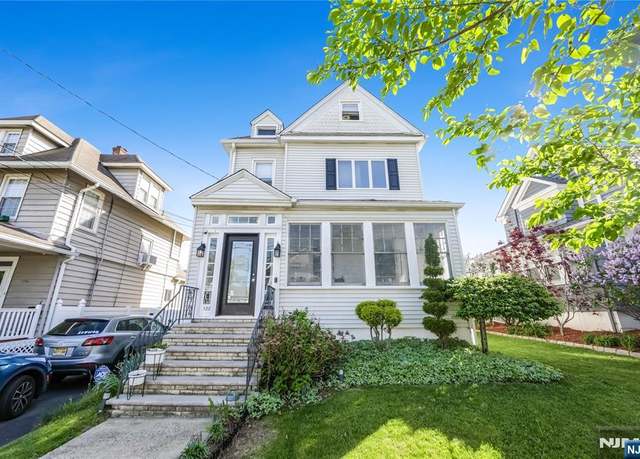 Property at 122 Stuyvesant Ave, Kearny, NJ 07032, 4 beds, 1.5 baths